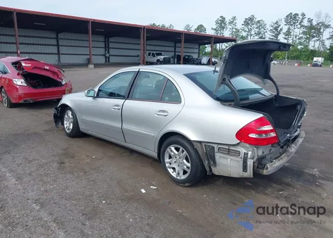 2004 Mercedes-Benz E 320 z USA, uszkodzony, nr VIN WDBUF65J54A467871